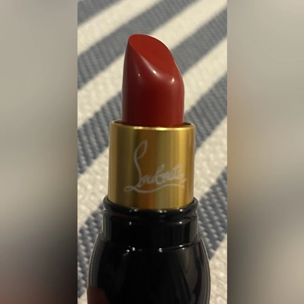 CHRISTIAN LOUBOUTIN Red Lipstick & Sexy Lipstick Case with Gold Chains ❤️❤️❤️